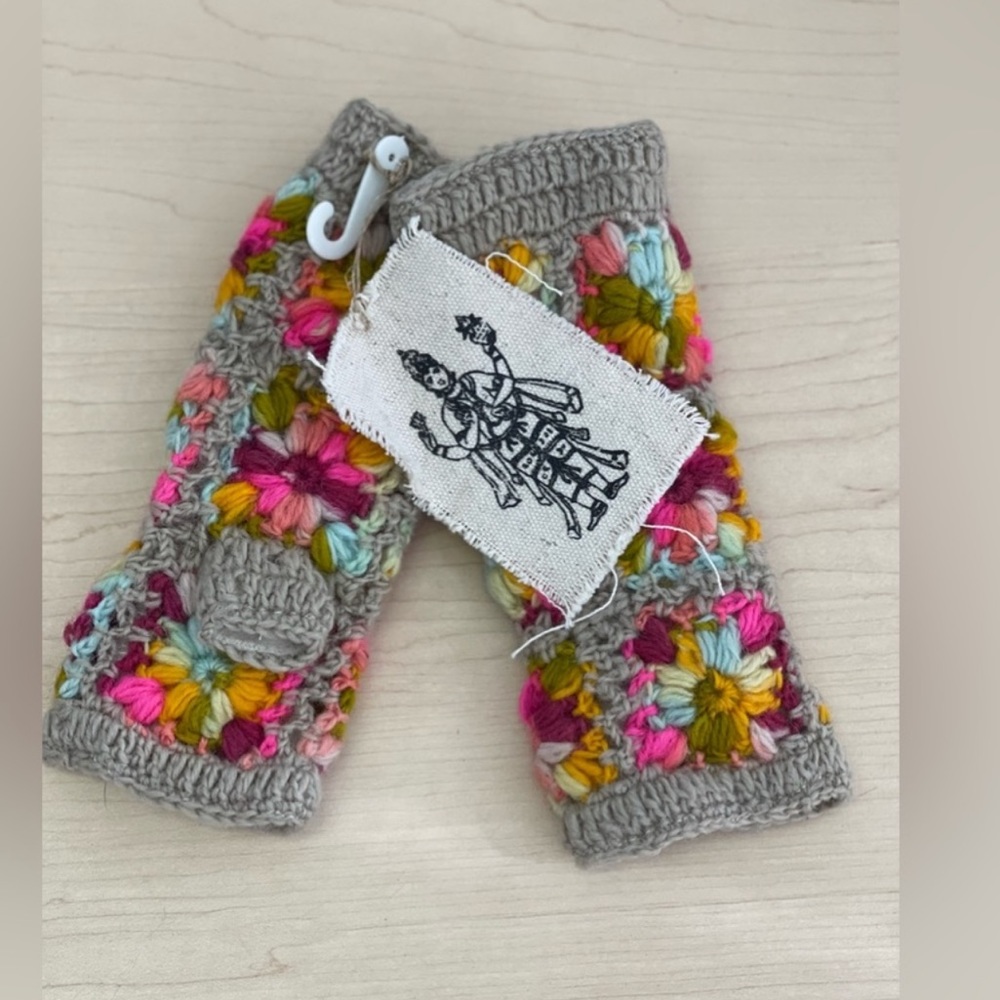 Nirvana designs multicolor vintage square hand warmers and head band. NWT